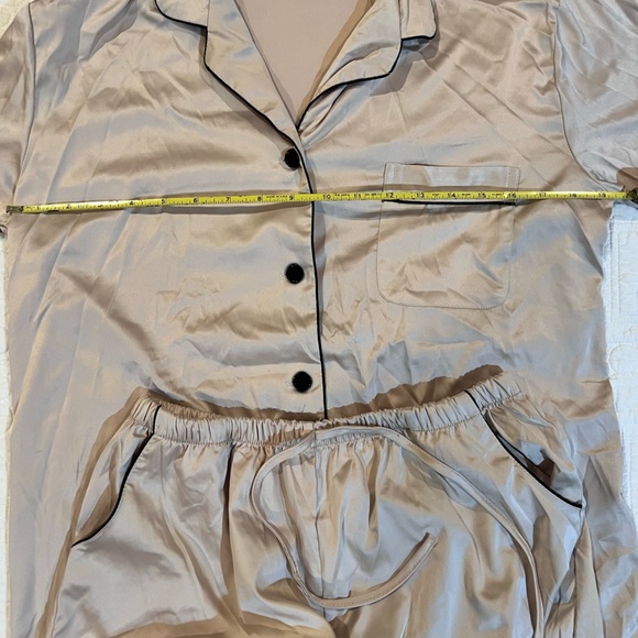 Women’s pajamas size medium - Picture 4 of 6